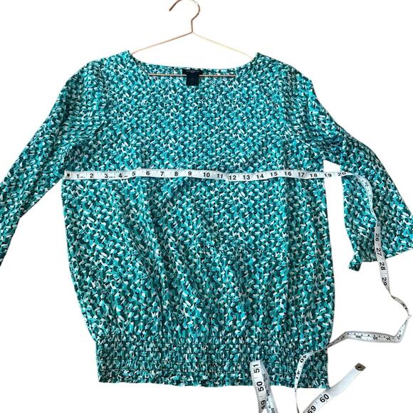 Ann Taylor Factory Green Geometric Print Top - Size Small - Picture 3 of 6
